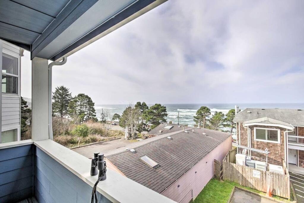 Modern Oregon Retreat w/ Deck, Hot Tub, Ocean View Depoe Bay Exterior foto
