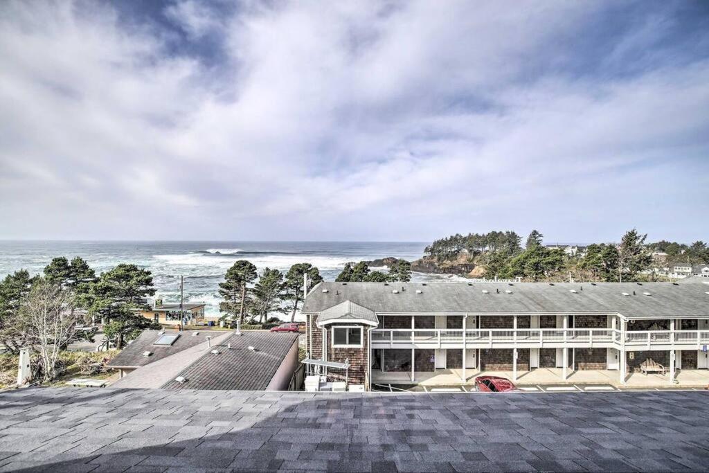 Modern Oregon Retreat w/ Deck, Hot Tub, Ocean View Depoe Bay Exterior foto